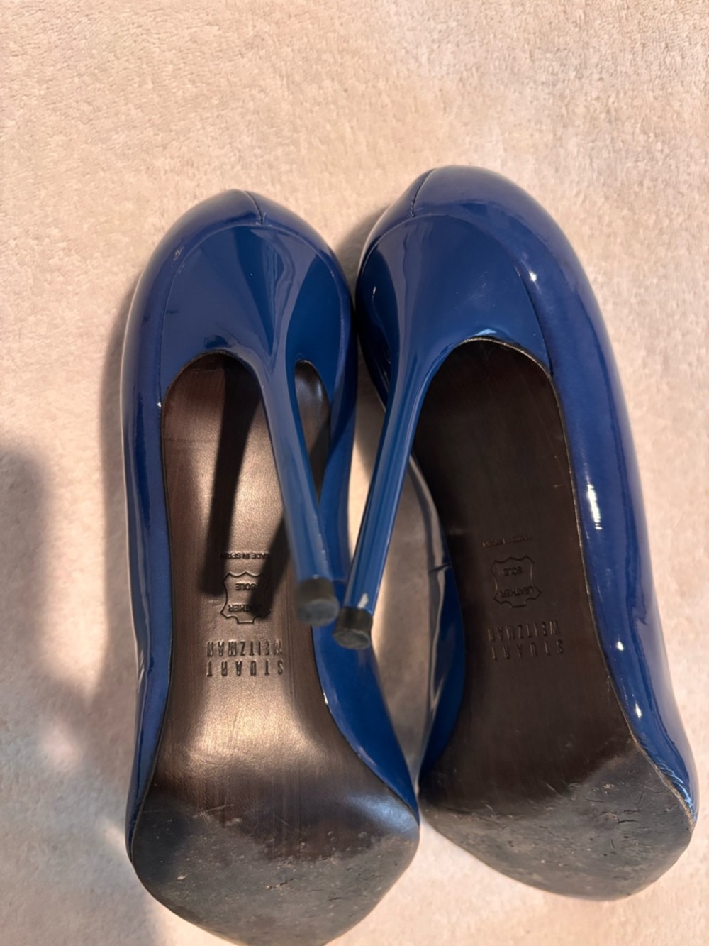 Classic Pointed-Toe Patent Pump in Navy Blue - Picture 3 of 6